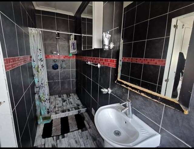 5 BEDROOM HOUSE FOR SALE IN CLAIRWOOD